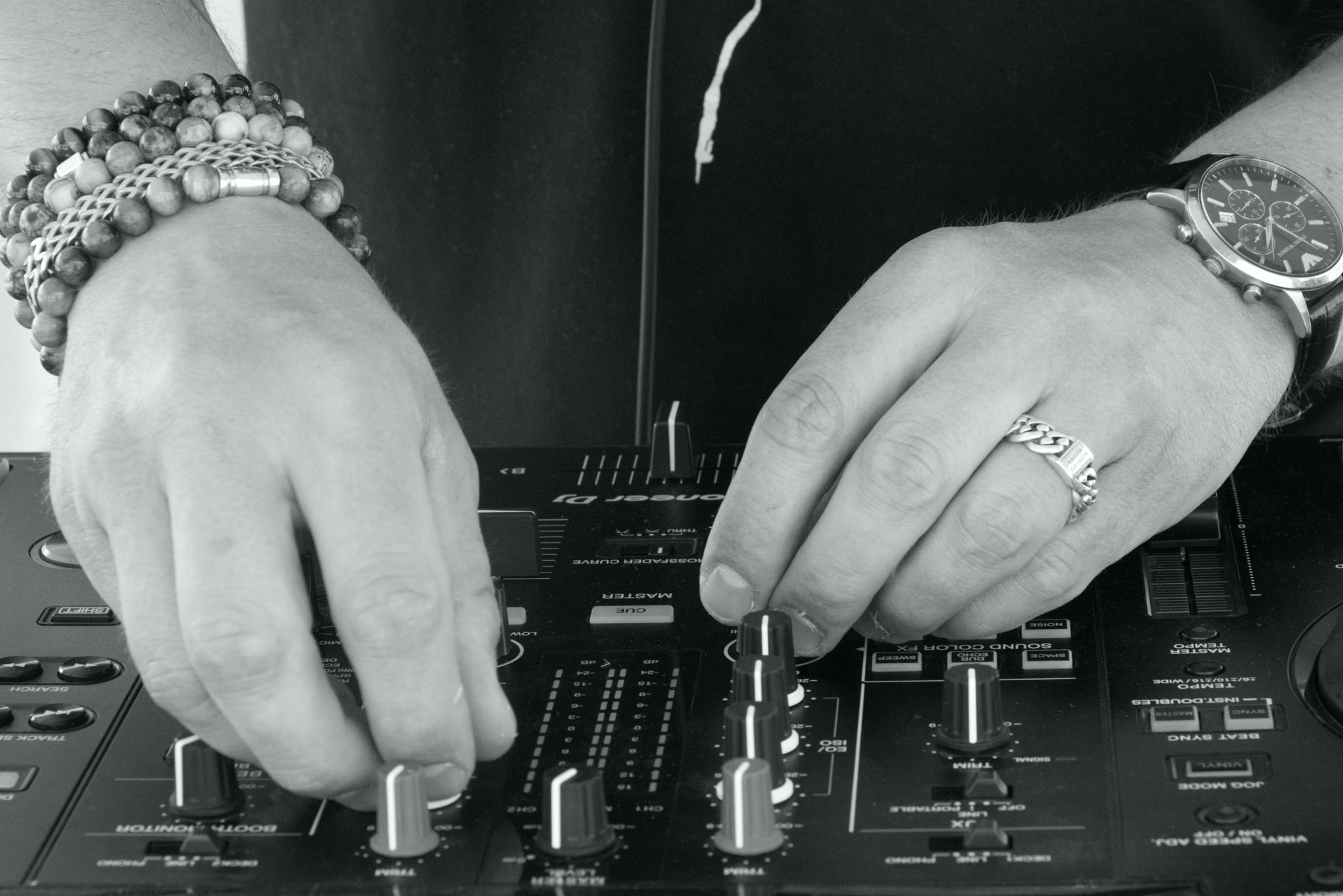 BIGWAVE draait live op evenement